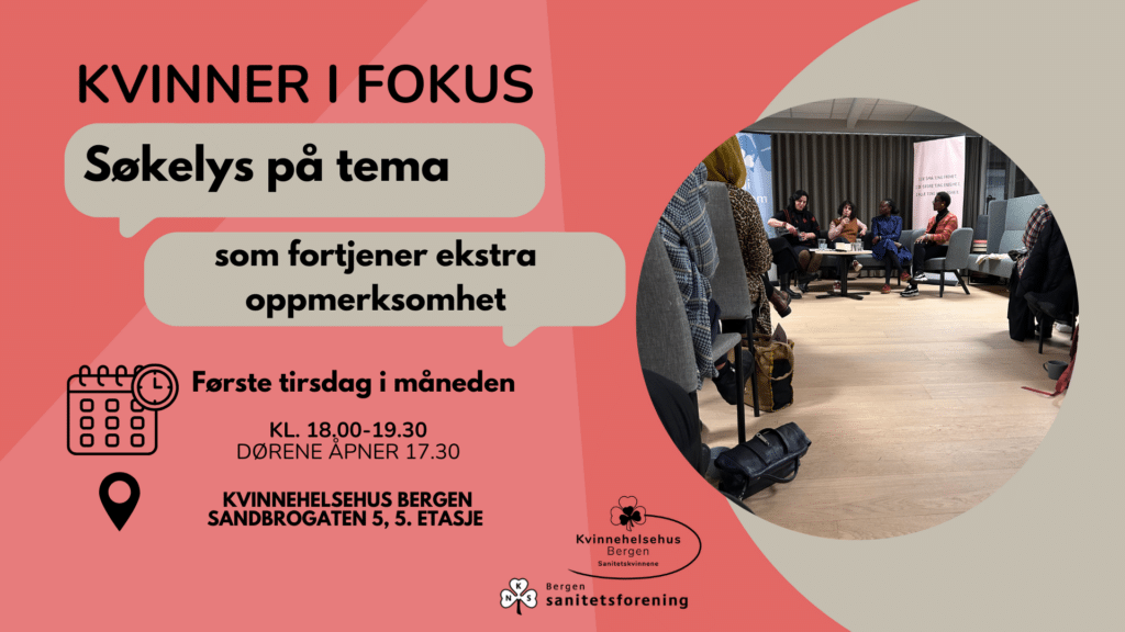 Plakat for arrangementet «Kvinner i fokus» med tekst om søkelys på tema som fortjener ekstra oppmerksomhet. Arrangementet holdes første tirsdag i måneden klokken atten til nitten tretti på Kvinnehelsehus Bergen. Bildet viser en panelsamtale med flere kvinner foran et publikum.