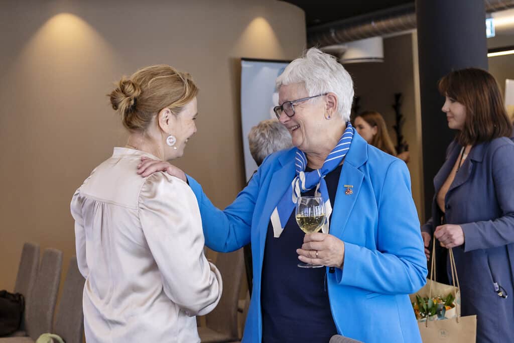 Bildet viser Helén Botnevik og Christine Meyer.